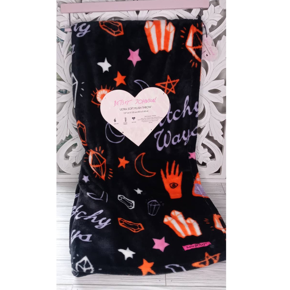 Betsey Johnson Witch Way Halloween Throw 50" x 60" - New